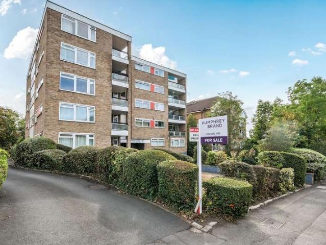 Flat for sale in Surbiton, Greater London