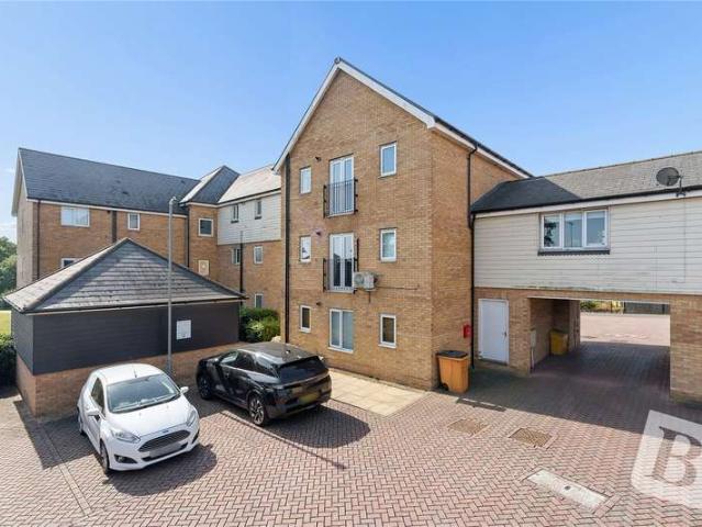 Flat for sale in Noak Hill, Essex