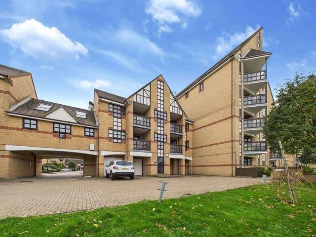 Flat for sale in Fishersgate, West Sussex