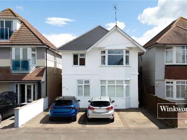 Flat for sale in Pokesdown, Bournemouth