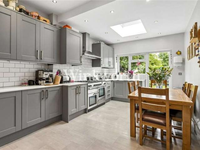 Flat for sale in Winchmore Hill, Palmers Green