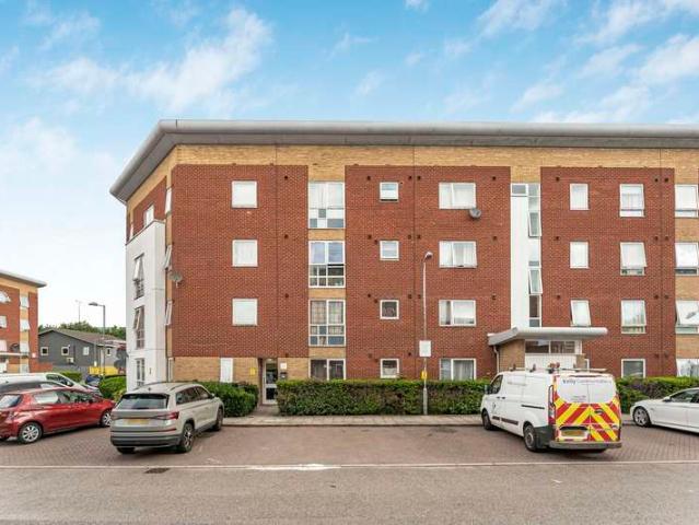 Flat for sale in Beckton, Greater London