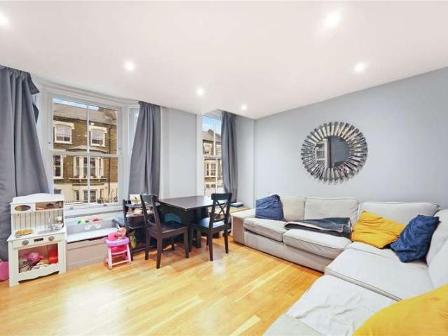 Flat for sale in Dartmouth Park, Greater London