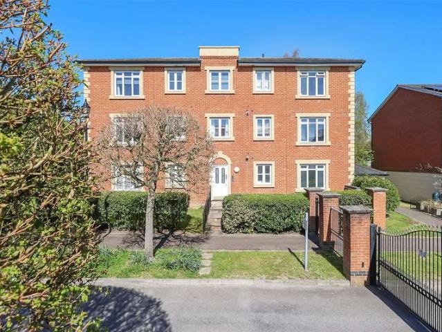 Flat for sale in Red Hill, Surrey