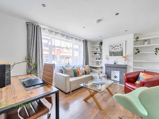 Flat for sale in London Borough of Croydon, Greater London