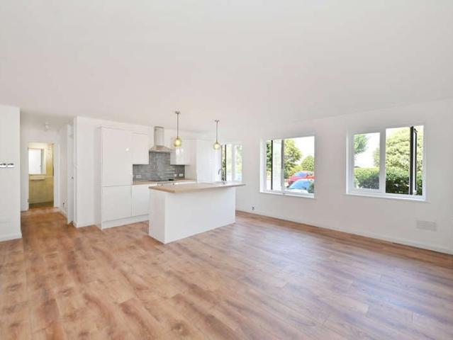 Flat for sale in London Yard, Isle Of Dogs