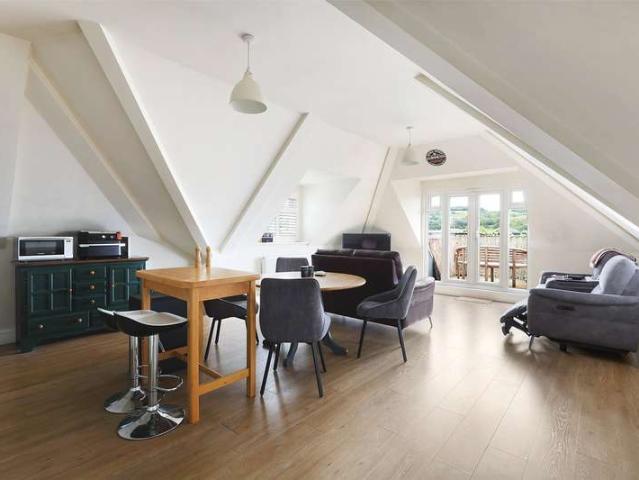 Flat for sale in Rose Hill, Pachesham Park