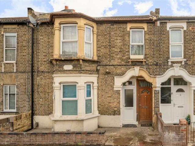 Flat for sale in Canning Town, Greater London