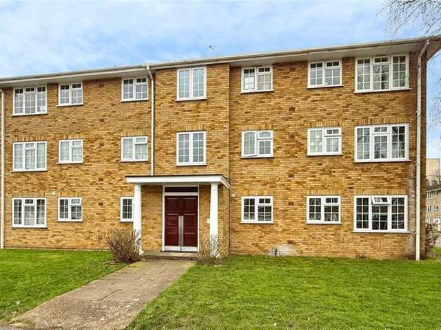 Flat for sale in Birch Green, Lower Halliford
