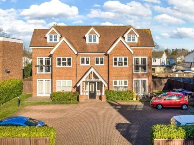 Flat for sale in Windsor, Spital