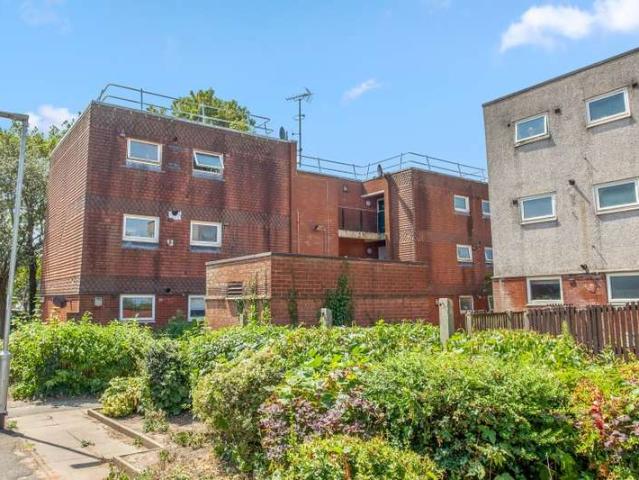 Flat for sale in Potters Corner, East Midlands