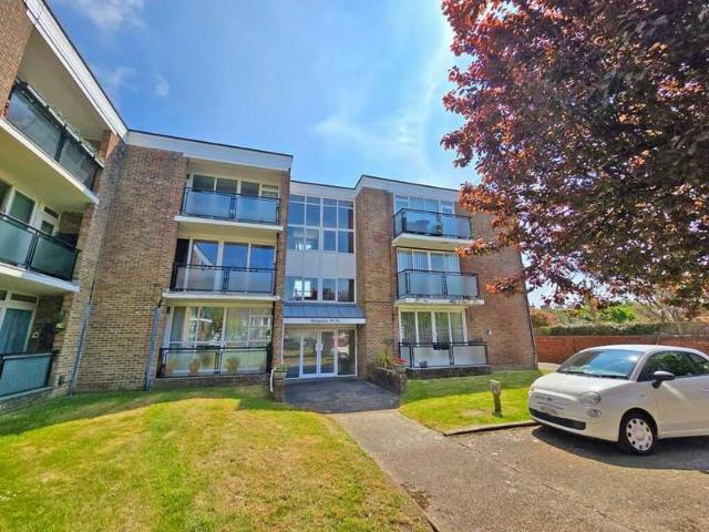 Flat for sale in Fishersgate, West Sussex