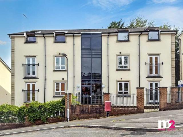 Flat for sale in Allt-yr-yn, Wales