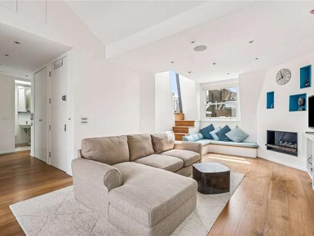 Flat for sale in Royal Borough of Kensington and Chelsea, Greater London