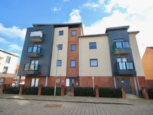 Flat for sale in Wecock, Spring Vale