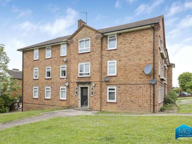 Flat for sale in New Barnet, Greater London