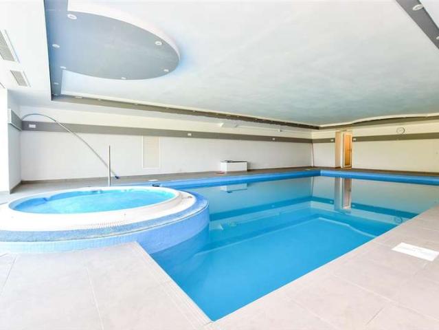 Flat for sale in Pachesham Park, Surrey