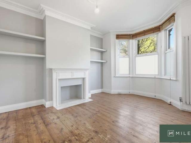 Flat for sale in Harlesden, Greater London
