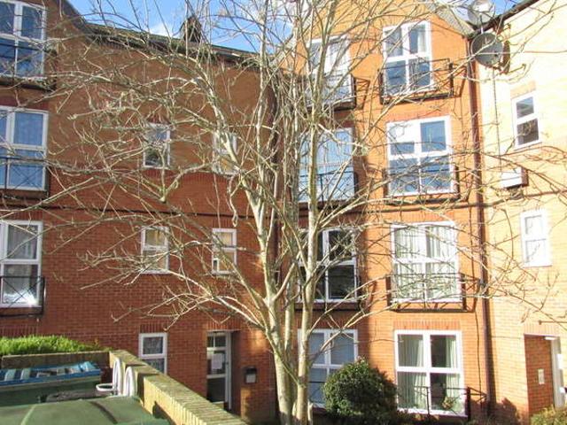 Flat for sale in Evershot, Oxfordshire