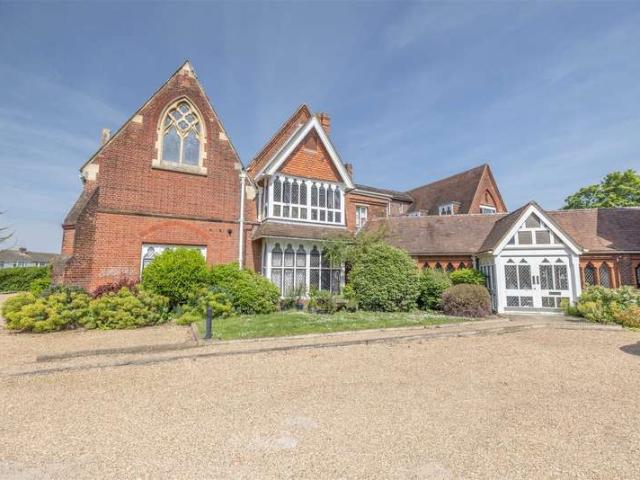 Flat for sale in Windsor, Clewer New Town