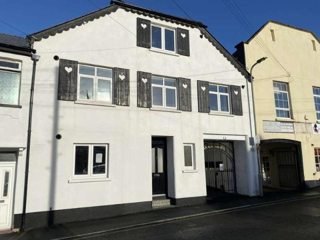 Flat for rent in Littletown, Budlake