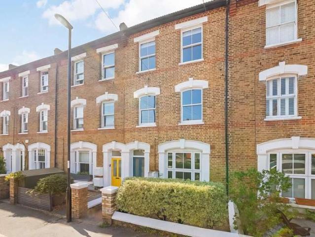 Flat for sale in London Borough of Lewisham, Greater London
