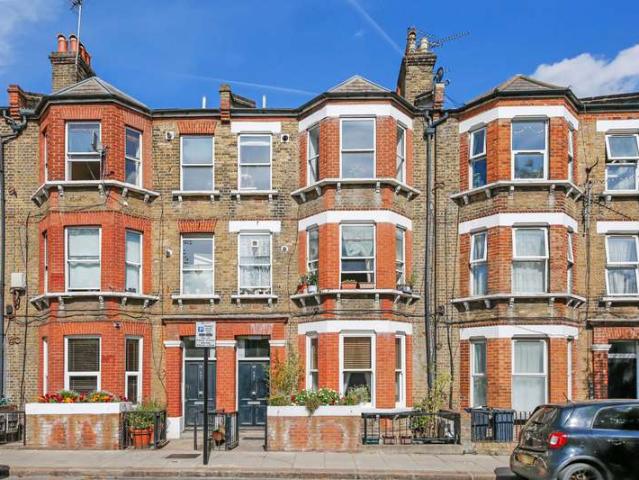 Flat for sale in Kentish Town, Greater London
