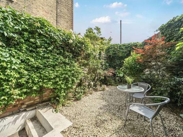 Flat for sale in Fulham, Fulham