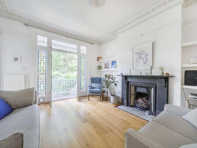 Flat for sale in London Borough of Lewisham, Greater London