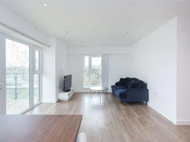 Flat for sale in Colindale, Greater London