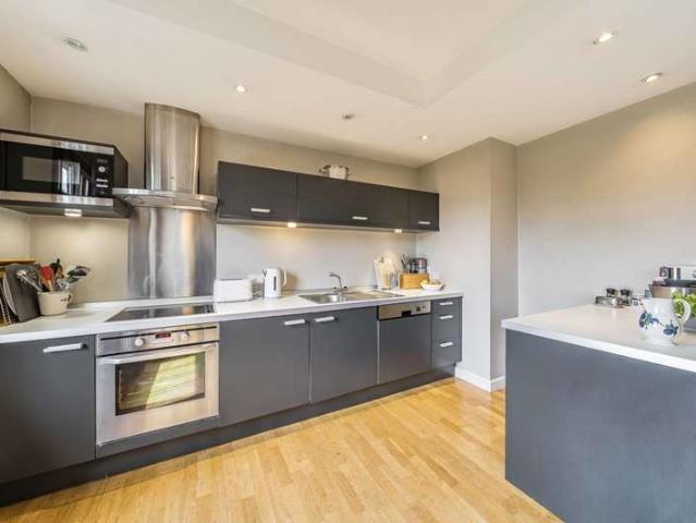 Flat for sale in Putney, Southfields