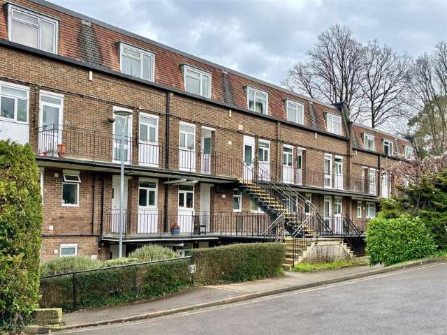Flat for sale in Sevenoaks, The Butts