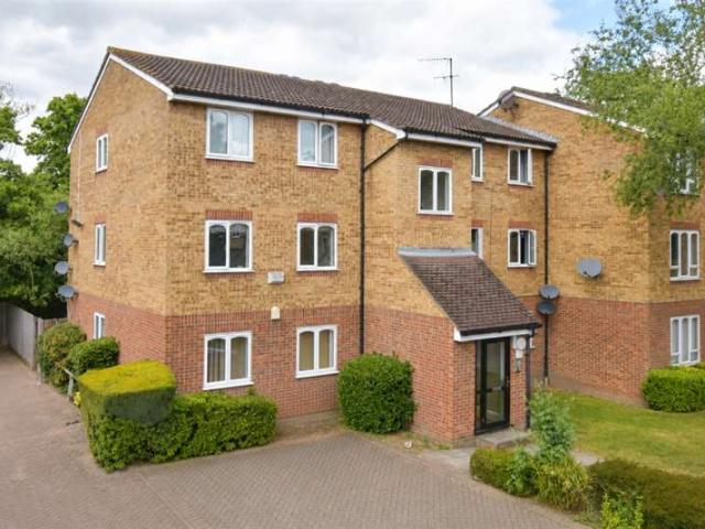 Flat for sale in Rush Green, Greater London