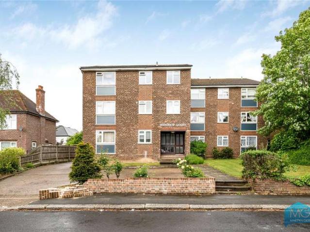 Flat for sale in New Barnet, Greater London