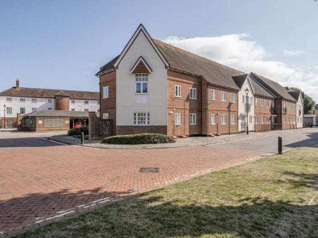 Flat for sale in Chichester, Littlecote