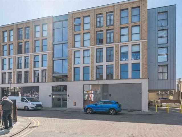 Flat for sale in Norbiton, Greater London