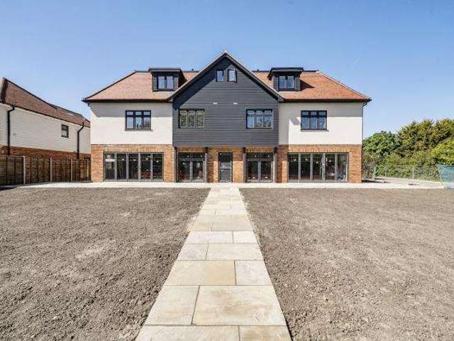 Flat for sale in Cranbourne, Winkfield