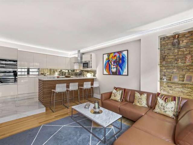 Flat for sale in Holborn, Greater London