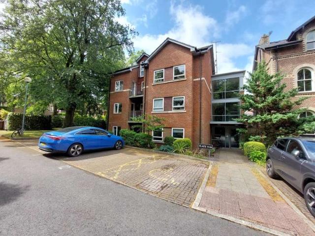 Flat for rent in Heaton Park, Bury