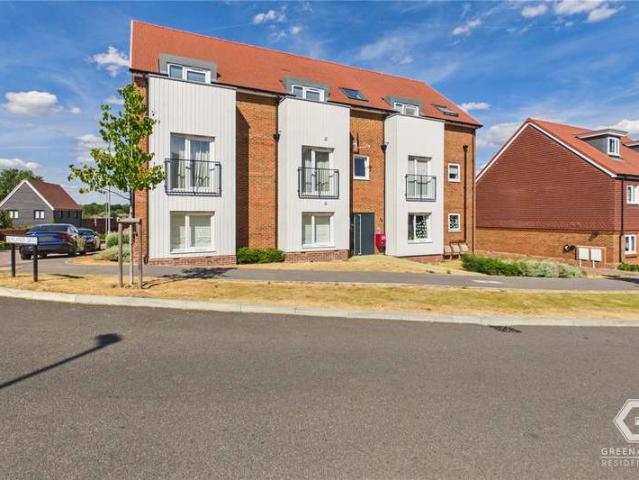 Flat for sale in Perryfields, West Sussex