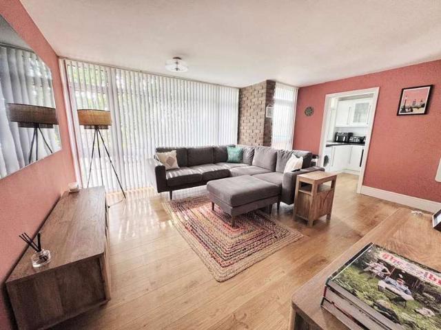 Flat for sale in Sandfield Park, Calderstones