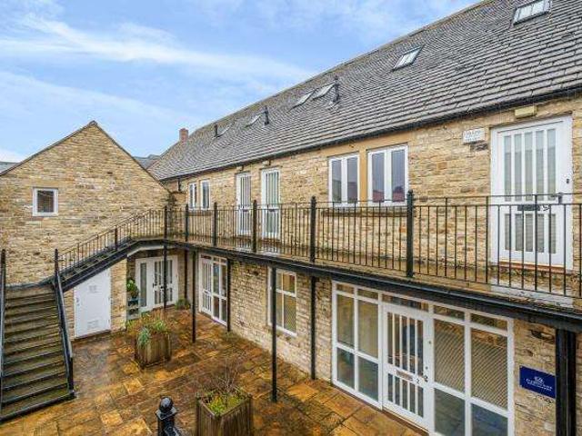 Flat for sale in Cogges, West Oxfordshire