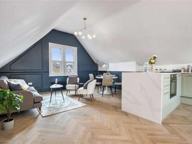 Maisonette for sale in Friern Barnet, Greater London