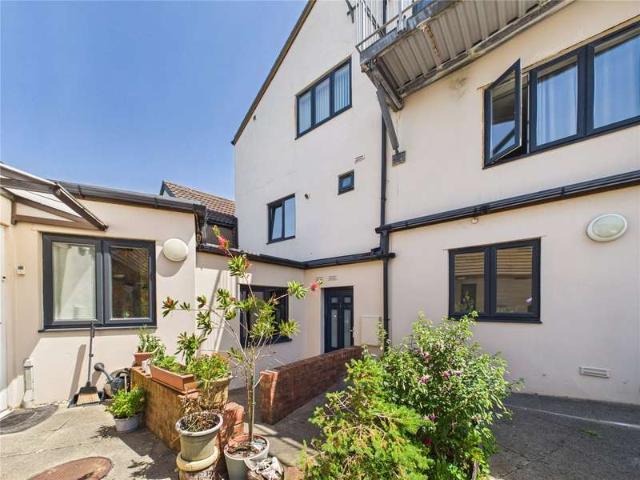 Flat for sale in Feckenham, City Of Bristol