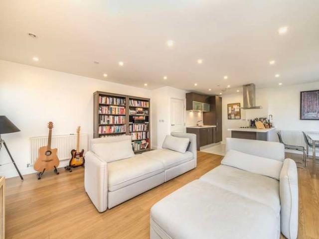 Flat for sale in St. George in the East, Wapping