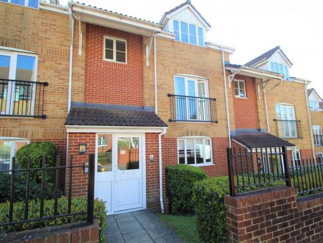 Flat for sale in Feckenham, City Of Bristol