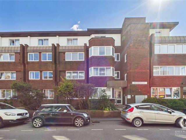 Flat for rent in Perryfields, West Sussex