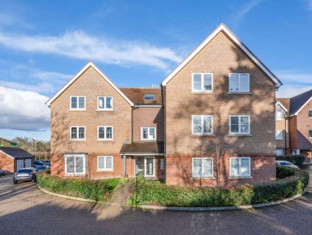 Flat for sale in Ewell, Surrey