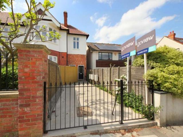 Flat for sale in London Borough of Ealing, Perivale