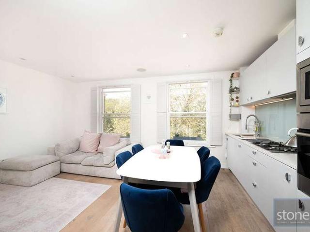 Flat for sale in West Hampstead, Greater London